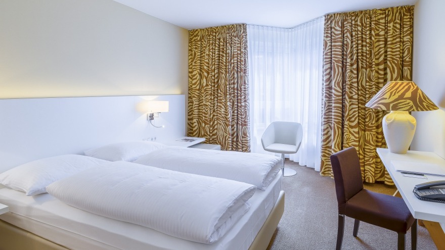 Standard Zimmer in mediteranen Farben im relexa hotel Frankfurt Main Standard Zimmer Beige relexa hotel Frankfurt Main